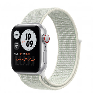 Apple Watch SE // 40мм GPS + Cellular // Корпус из алюминия серебристого цвета, спортивный браслет Nike цвета «Еловая дымка» (2020)