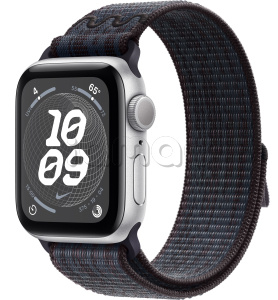 Купить Apple Watch SE // 44мм GPS // Корпус из алюминия серебристого цвета, спортивный браслет Nike цвета «Черный/синий» (2024)
