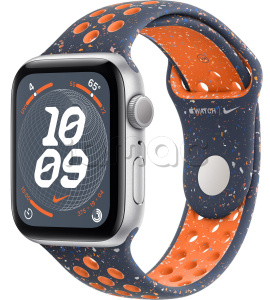 Купить Apple Watch SE // 44мм GPS // Корпус из алюминия серебристого цвета, спортивный ремешок Nike цвета «Синее пламя» (2024)