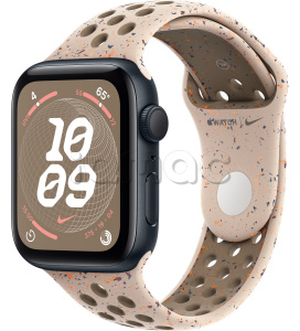 Купить Apple Watch SE // 44мм GPS // Корпус из алюминия цвета «тёмная ночь», спортивный ремешок Nike цвета «Пустынный камень» (2024)