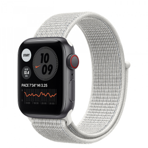 Apple Watch SE // 40мм GPS + Cellular // Корпус из алюминия цвета «серый космос», спортивный браслет Nike цвета «Снежная вершина» (2020)