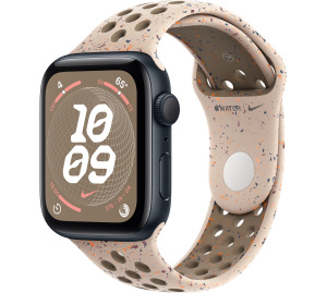 Apple Watch SE // 40мм GPS // Корпус из алюминия цвета «тёмная ночь», спортивный ремешок Nike цвета «Пустынный камень» (2024)