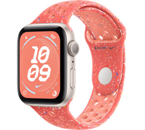 Apple Watch SE // 40мм GPS // Корпус из алюминия цвета «сияющая звезда», спортивный ремешок Nike цвета «Волшебный уголек» (2024)
