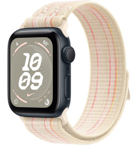 Apple Watch SE // 44мм GPS // Корпус из алюминия цвета «тёмная ночь», спортивный браслет Nike цвета «Сияющая звезда/розовый"» (2024)