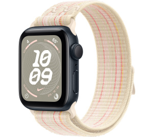 Apple Watch SE // 40мм GPS // Корпус из алюминия цвета «тёмная ночь», спортивный браслет Nike цвета «Сияющая звезда/розовый» (2024)