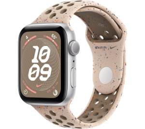 Apple Watch SE // 40мм GPS // Корпус из алюминия серебристого цвета, спортивный ремешок Nike цвета «Пустынный камень» (2024)