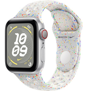 Apple Watch SE // 44мм GPS+Cellular // Корпус из алюминия серебристого цвета, спортивный ремешок Nike цвета «Чистая платина» (2024)