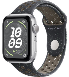 Apple Watch SE // 44мм GPS // Корпус из алюминия серебристого цвета, спортивный ремешок Nike цвета «Полуночное небо» (2024)