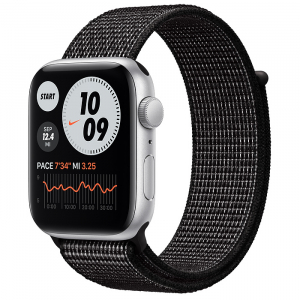 Apple Watch SE // 44мм GPS // Корпус из алюминия серебристого цвета, спортивный браслет Nike чёрного цвета (2020)