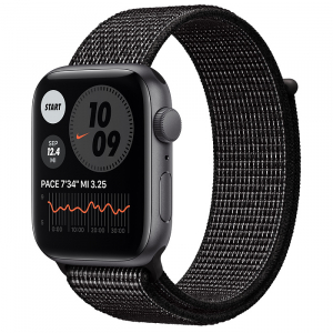 Apple Watch SE // 44мм GPS // Корпус из алюминия цвета «серый космос», спортивный браслет Nike чёрного цвета (2020)