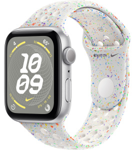 Apple Watch SE // 44мм GPS // Корпус из алюминия серебристого цвета, спортивный ремешок Nike цвета «Чистая платина» (2024)