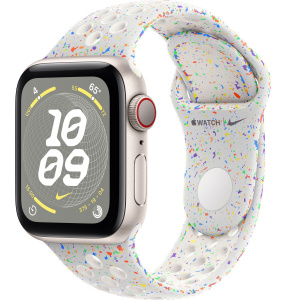 Apple Watch SE // 44мм GPS+Cellular // Корпус из алюминия цвета «сияющая звезда», спортивный ремешок Nike цвета «Чистая платина» (2024)