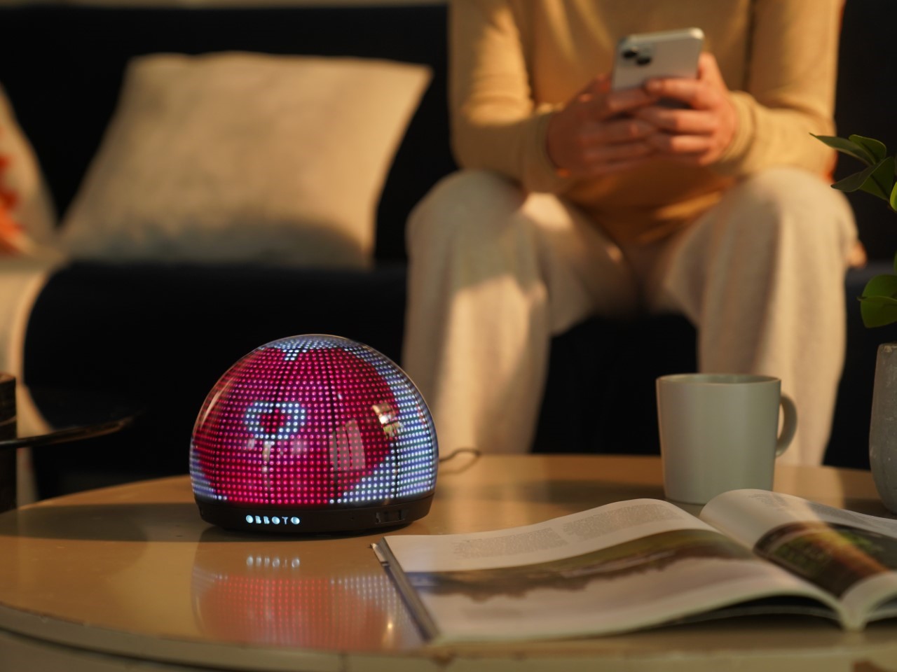 obboto_mini_sphere_glowbot_5.jpg obboto_mini_sphere_glowbot_5.jpg