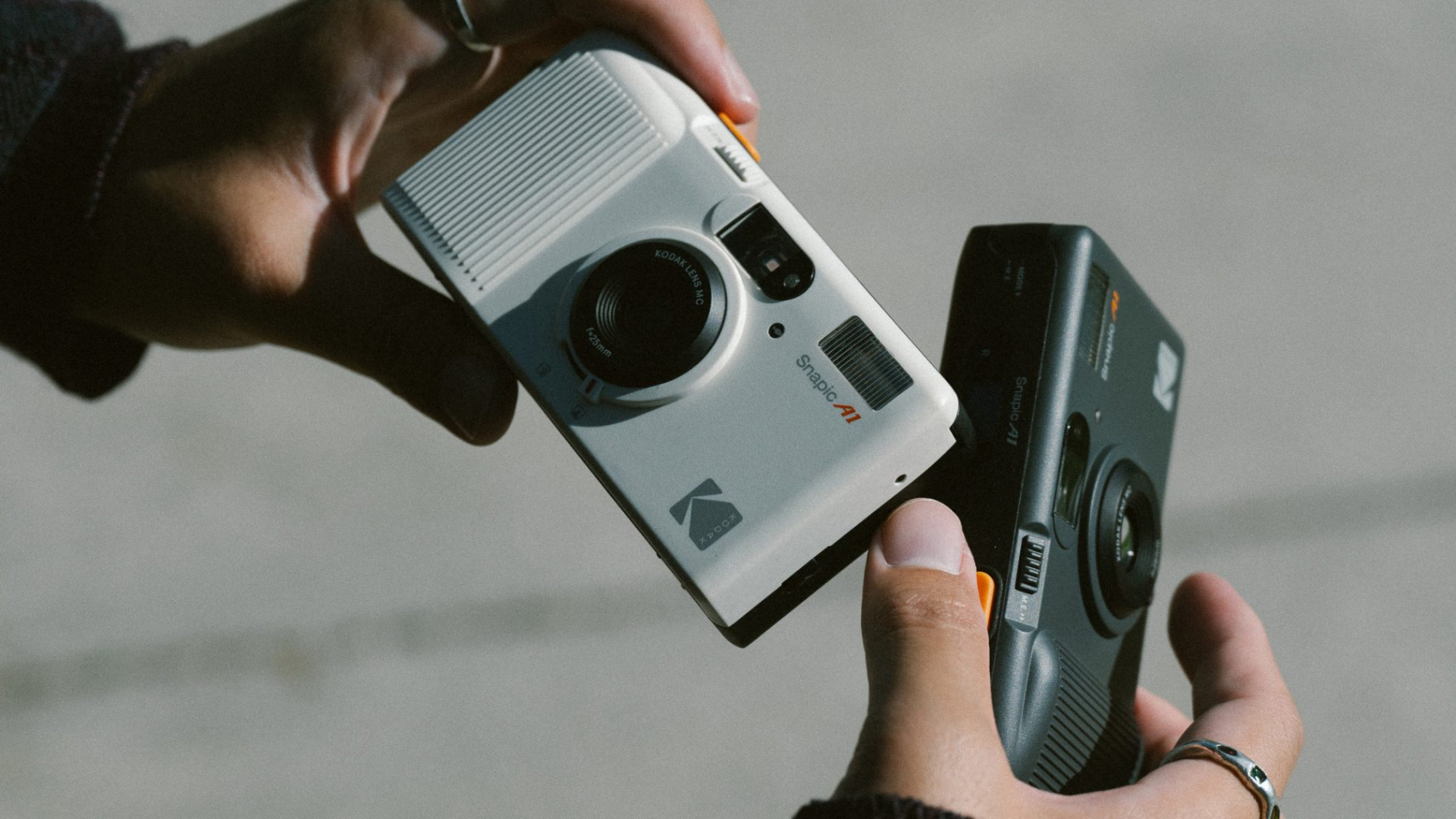 kodak-zrja-vernulsja-novyj-plenochnyj-fotoapparat-snapic-a1-sploshnoe-razocharovanie-1-1.jpg