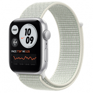 Apple Watch SE // 40мм GPS // Корпус из алюминия серебристого цвета, спортивный браслет Nike цвета «Еловая дымка» (2020)