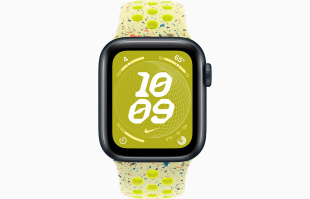 Apple Watch SE // 40мм GPS+Cellular // Корпус из алюминия цвета «тёмная ночь», спортивный ремешок Nike цвета «Электрическая вспышка» (2024)