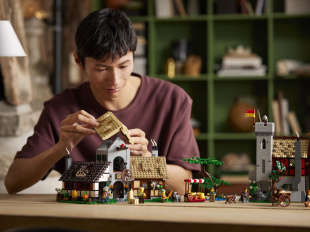 Конструктор Lego Icons Городская площадь Medieval Town Square (10332)