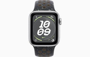 Apple Watch SE // 40мм GPS+Cellular // Корпус из алюминия серебристого цвета, спортивный ремешок Nike цвета «Полуночное небо» (2024)
