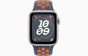 Apple Watch SE // 40мм GPS+Cellular // Корпус из алюминия цвета «сияющая звезда», спортивный ремешок Nike цвета «Синее пламя» (2024)