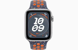 Apple Watch SE // 40мм GPS // Корпус из алюминия серебристого цвета, спортивный ремешок Nike цвета «Синее пламя» (2024)