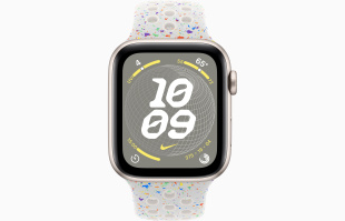 Apple Watch SE // 40мм GPS // Корпус из алюминия цвета «сияющая звезда», спортивный ремешок Nike цвета «Чистая платина» (2024)
