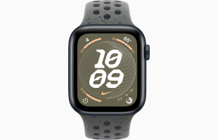 Apple Watch SE // 40мм GPS // Корпус из алюминия цвета «тёмная ночь», спортивный ремешок Nike цвета «Карго хаки» (2024)