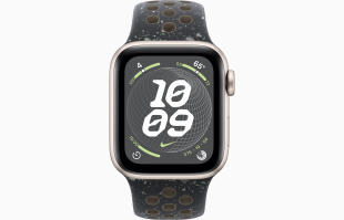 Apple Watch SE // 40мм GPS+Cellular // Корпус из алюминия цвета «сияющая звезда», спортивный ремешок Nike цвета «Полуночное небо» (2024)
