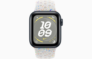 Apple Watch SE // 44мм GPS+Cellular // Корпус из алюминия цвета «тёмная ночь», спортивный ремешок Nike цвета «Чистая платина» (2024)