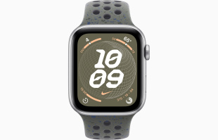 Apple Watch SE // 44мм GPS // Корпус из алюминия серебристого цвета, спортивный ремешок Nike цвета «Карго хаки» (2024)