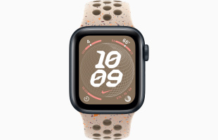 Apple Watch SE // 44мм GPS+Cellular // Корпус из алюминия цвета «тёмная ночь», спортивный ремешок Nike цвета «Пустынный камень» (2024)