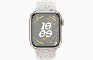 Apple Watch Series 9 // 45мм GPS // Корпус из алюминия цвета "сияющая звезда", спортивный ремешок Nike цвета "чистая платина"