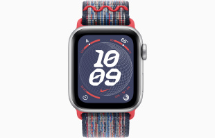 Apple Watch SE // 40мм GPS+Cellular // Корпус из алюминия серебристого цвета, спортивный браслет Nike цвета «Синий/красный» (2024)
