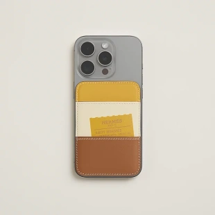 Чехол-бумажник Hermès "Saut Hermès" с MagSafe для iPhone, цвет Gold / Золото