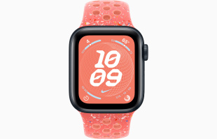 Apple Watch SE // 44мм GPS+Cellular // Корпус из алюминия цвета «тёмная ночь», спортивный ремешок Nike цвета «Волшебный уголек» (2024)